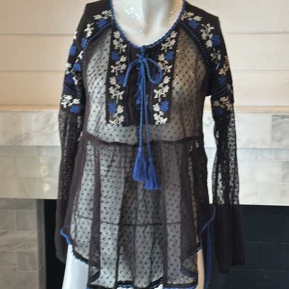 Free People Swiss Dot Sheer Mesh Black Floral Embroidered Peasant Top Size XS - Picture 3 of 10